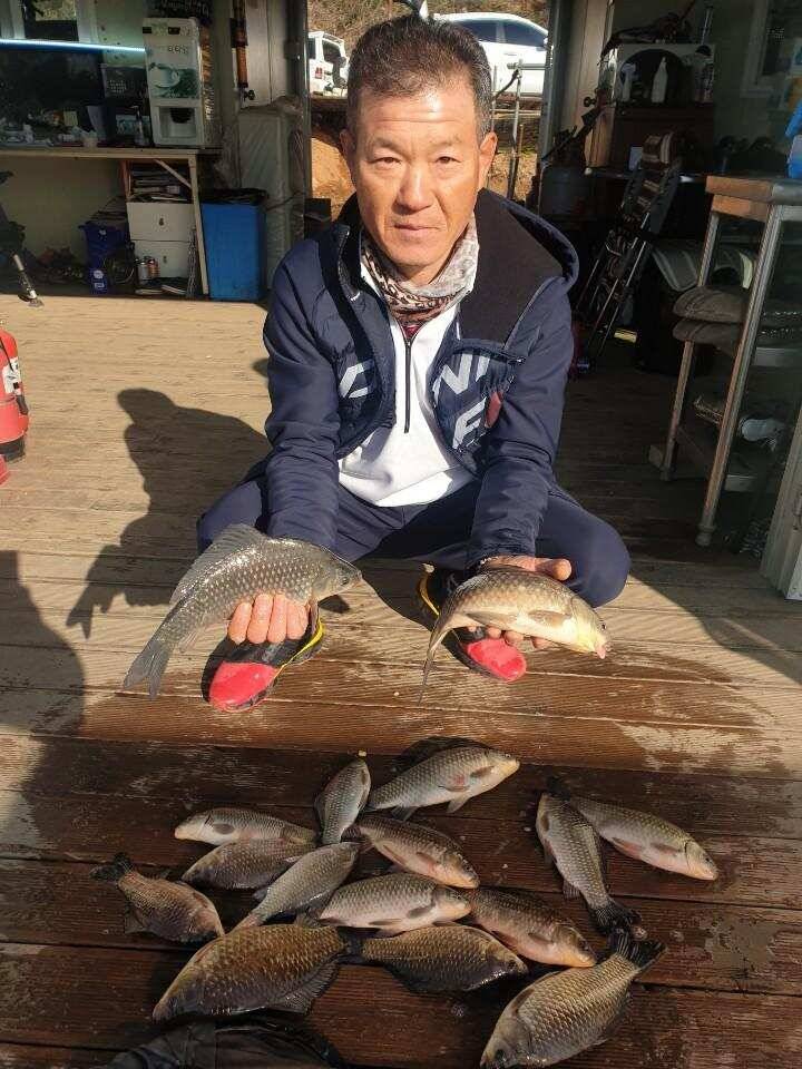 상류권 포인트 마리수 덩어리에 빨래판 떡 등장 (유료터정보 - 유료터점주조황)