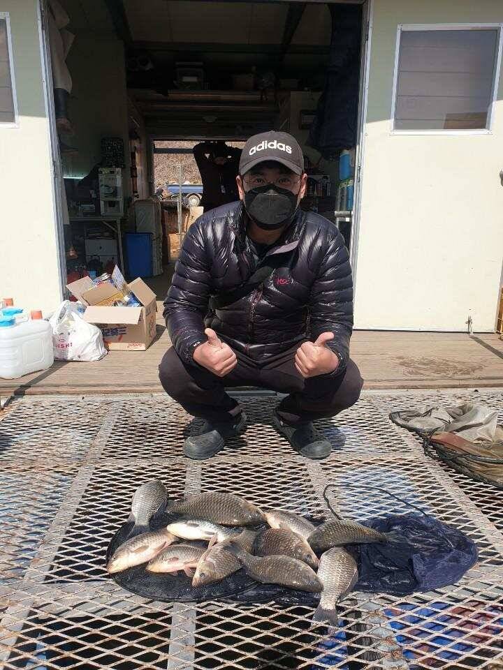 마리수 덩어리들 올라옵니다 고삼지 양촌좌대 (유료터정보 - 유료터점주조황)