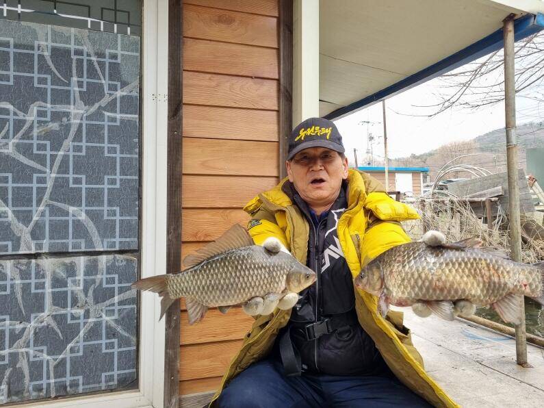 덜커덩 4짜대물 송전지 수원좌대 (유료터정보 - 유료터점주조황)