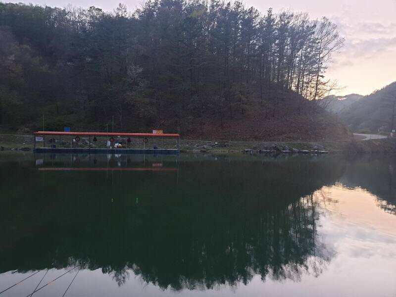 숲 속의 호수 명곡지 입니다 (유료터정보 - 유료터점주조황)