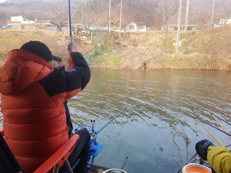 아산 산들낚시터의 3월24일 금요일 모습 올립니다 (유료터정보 - 유료터점주조황)