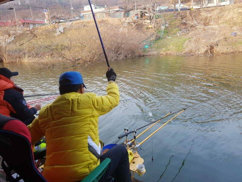 아산 산들낚시터의 3월24일 금요일 모습 올립니다 (유료터정보 - 유료터점주조황)
