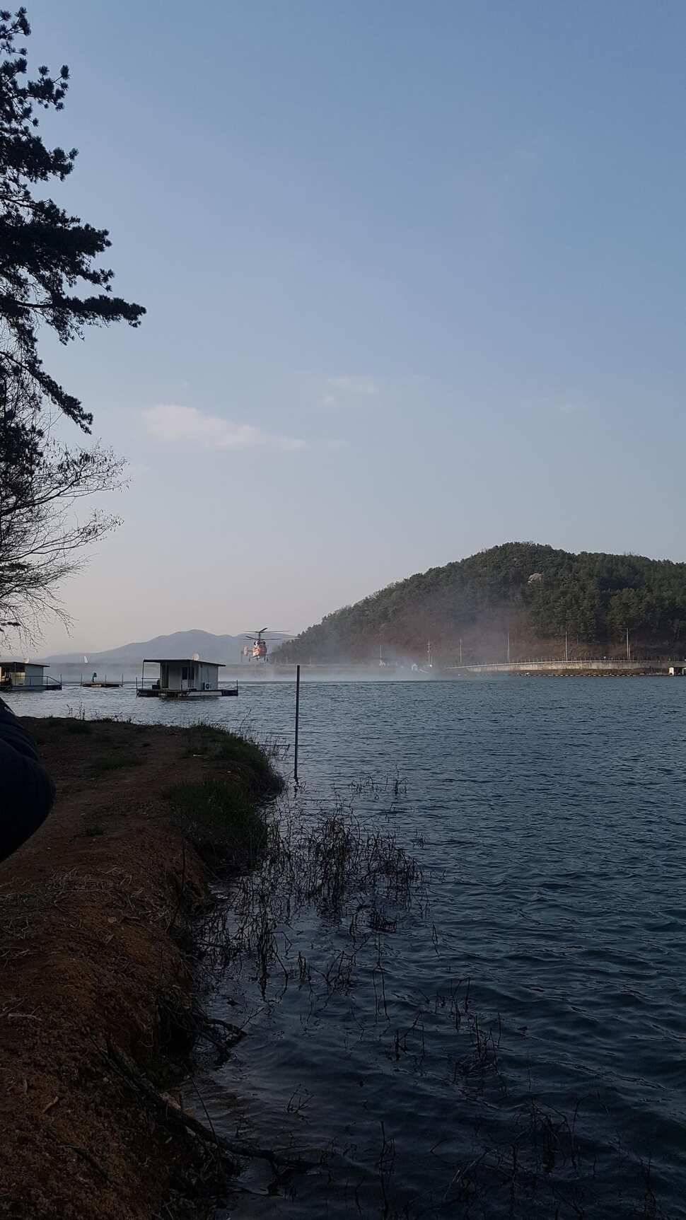 기온차가 심해요 뒷산 산불진화 작업 저수지 수위도 주네요 (유료터정보 - 유료터점주조황)