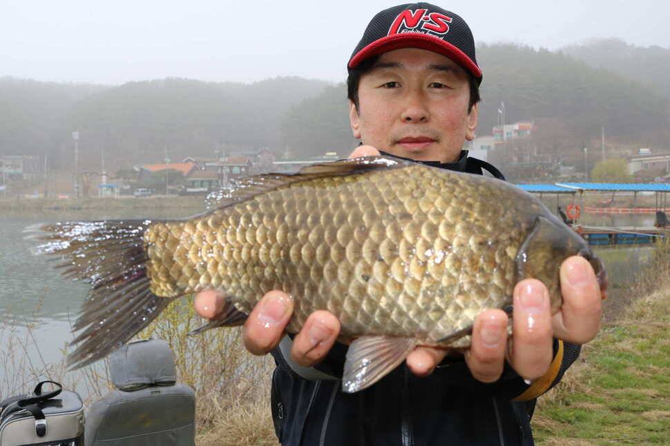 신원낚시터4월9일괴물메기와 조황소식 (유료터정보 - 유료터점주조황)