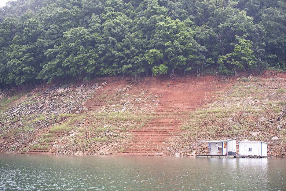충주호 좌대 돌감낚시터 (조황조행기 - 화보조행기)