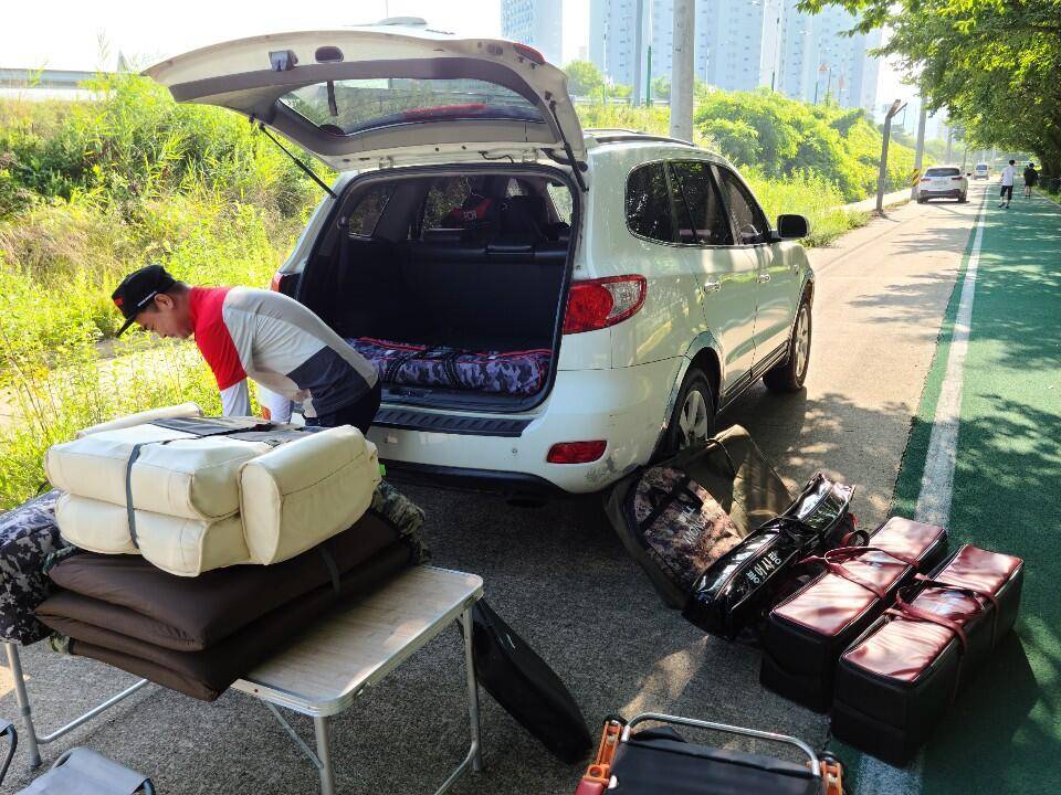 먹개비의 낚시투어 135탄 붕어와 사람에 끌리다 정출 (조황조행기 - 화보조행기)