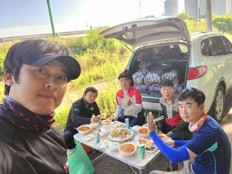 먹개비의 낚시투어 135탄 붕어와 사람에 끌리다 정출 (조황조행기 - 화보조행기)