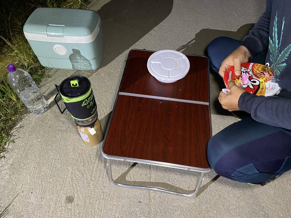 5짜가 나왔다는 소리듣고 부리나케 달려갔습니다 마을속 작은 소류지 (조황조행기 - 화보조행기)
