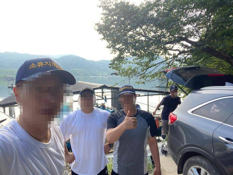 폭염속 충주 화곡 낚시터에서 수상좌대에 올라타 붕어낚시 허릿급 월척 행진 (조황조행기 - 화보조행기)