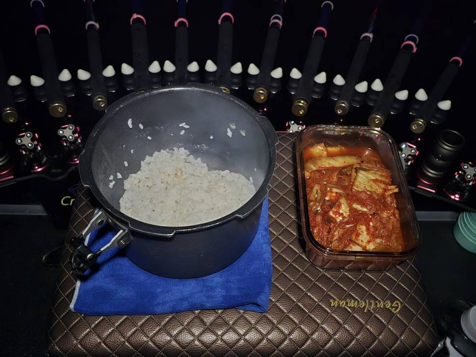 비바람을 뚫고 나온 4짜붕어 (조황조행기 - 화보조행기)