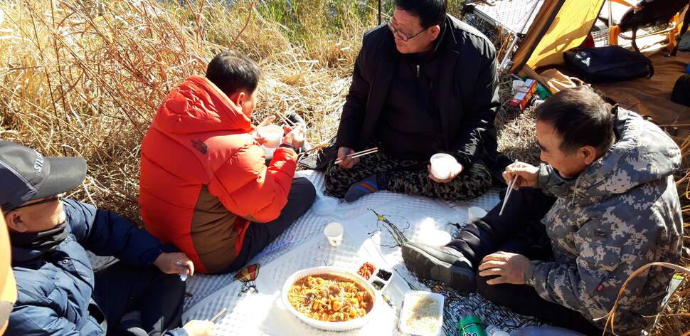 용팔아 낚시가자 2편 겨울속 봄 날씨 (조황조행기 - 화보조행기)