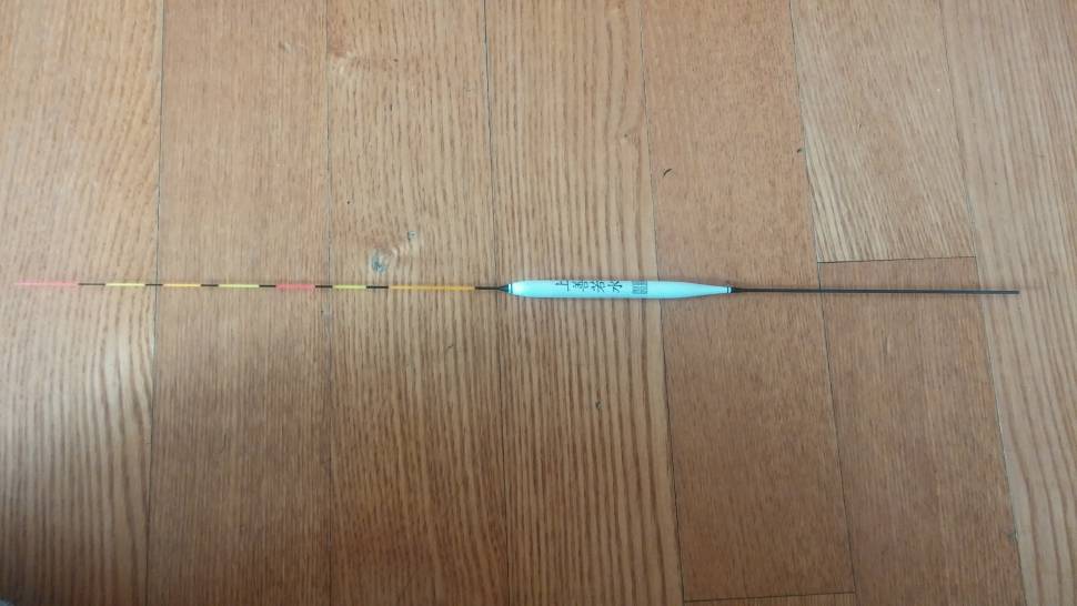 처음으로 찌를 만들고 있는데물감이 안말라요 ㅜㅜ (월척지식 - 찌공방)