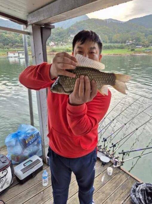 제일대물허리급월척 (조황조행기 - 낚시점조황)