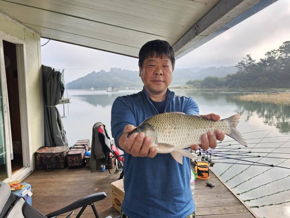 제일4짜대물과 준척마리수 (조황조행기 - 낚시점조황)