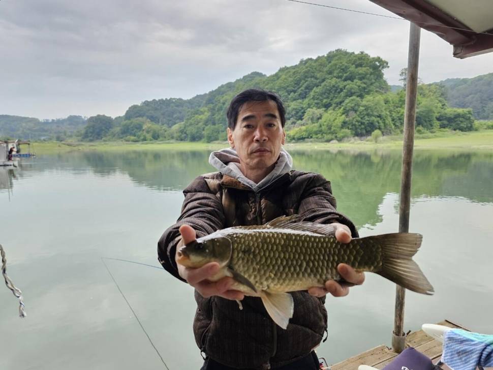 제일대물허리급월척 문골45 (조황조행기 - 낚시점조황)