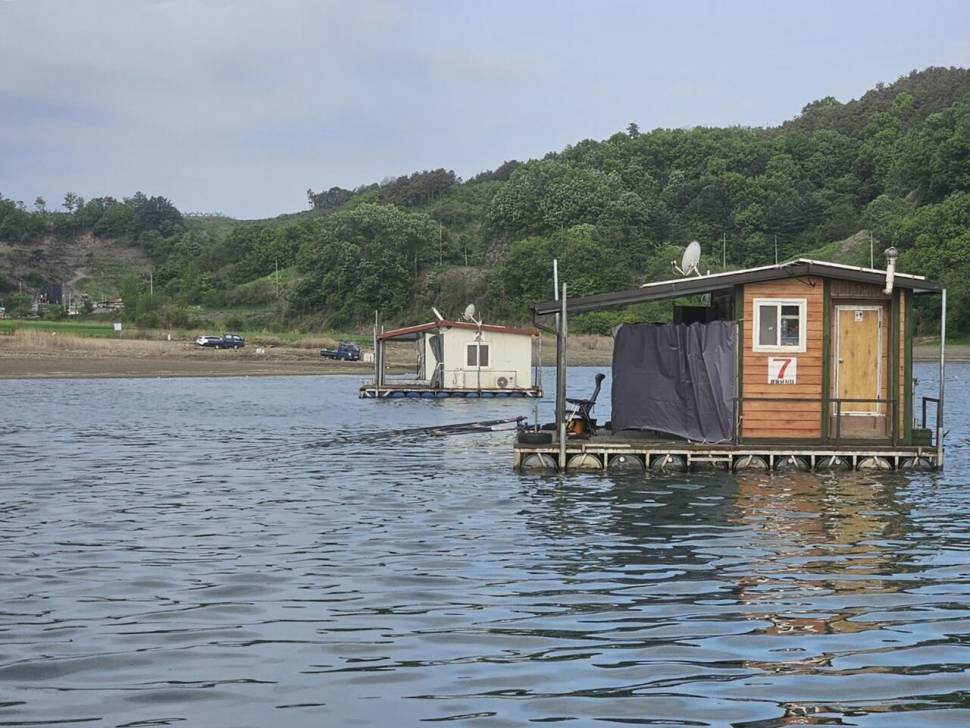 충주호 수위조절 마무리 안정권속에 제일 395 대물붕어 (조황조행기 - 낚시점조황)