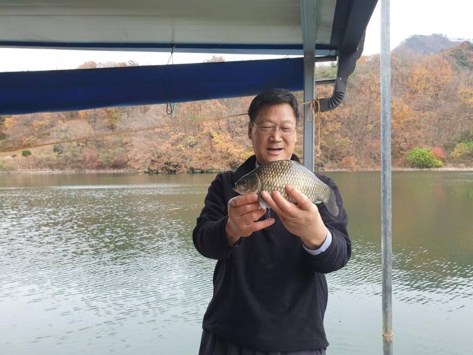 문골월척제일월척 단풍이 아름다운 충주호 (조황조행기 - 낚시점조황)