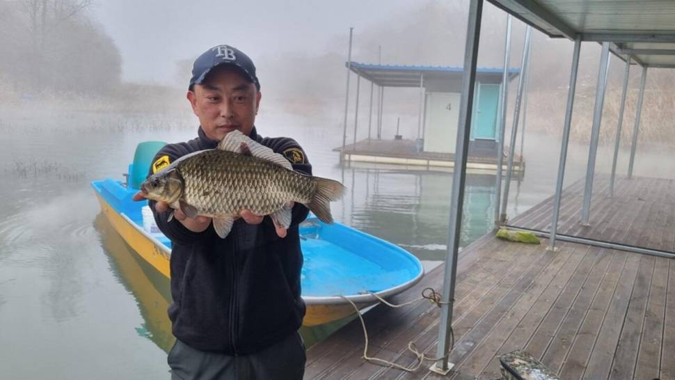덕곡낚시터 허리급월척 (조황조행기 - 낚시점조황)