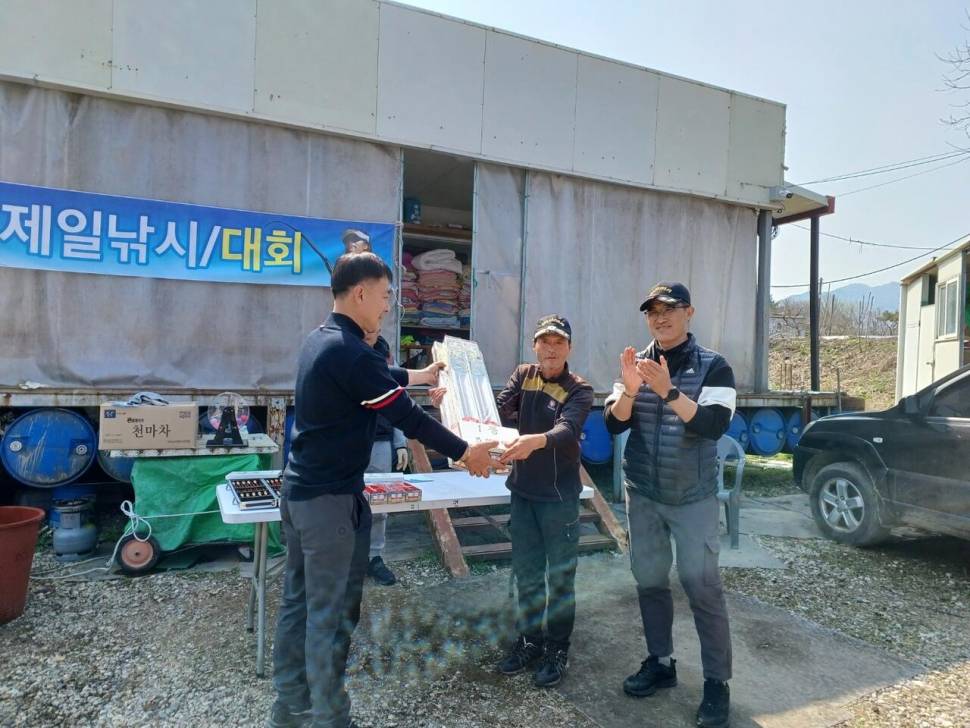 제일낚시2일간 낙시대회 4짜 대회우승 (조황조행기 - 낚시점조황)