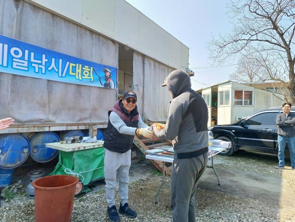 제일낚시2일간 낙시대회 4짜 대회우승 (조황조행기 - 낚시점조황)