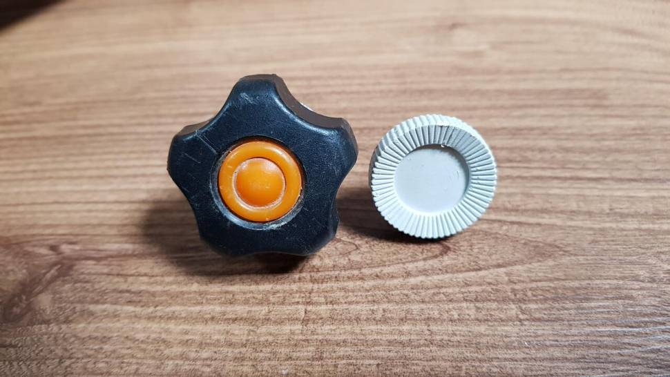 200원 8mm 납작 손잡이 볼트 (사용기강좌 - 나의낚시장비)