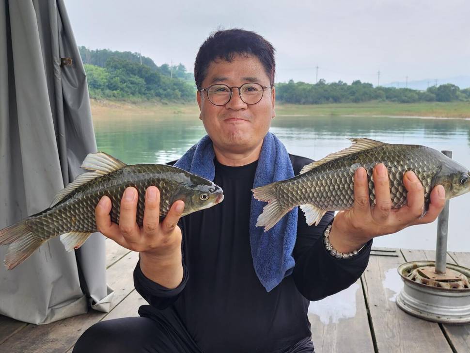 청풍 한버들 허리급및 월척들 호조황입니다 (조황조행기 - 충주호조황속보)
