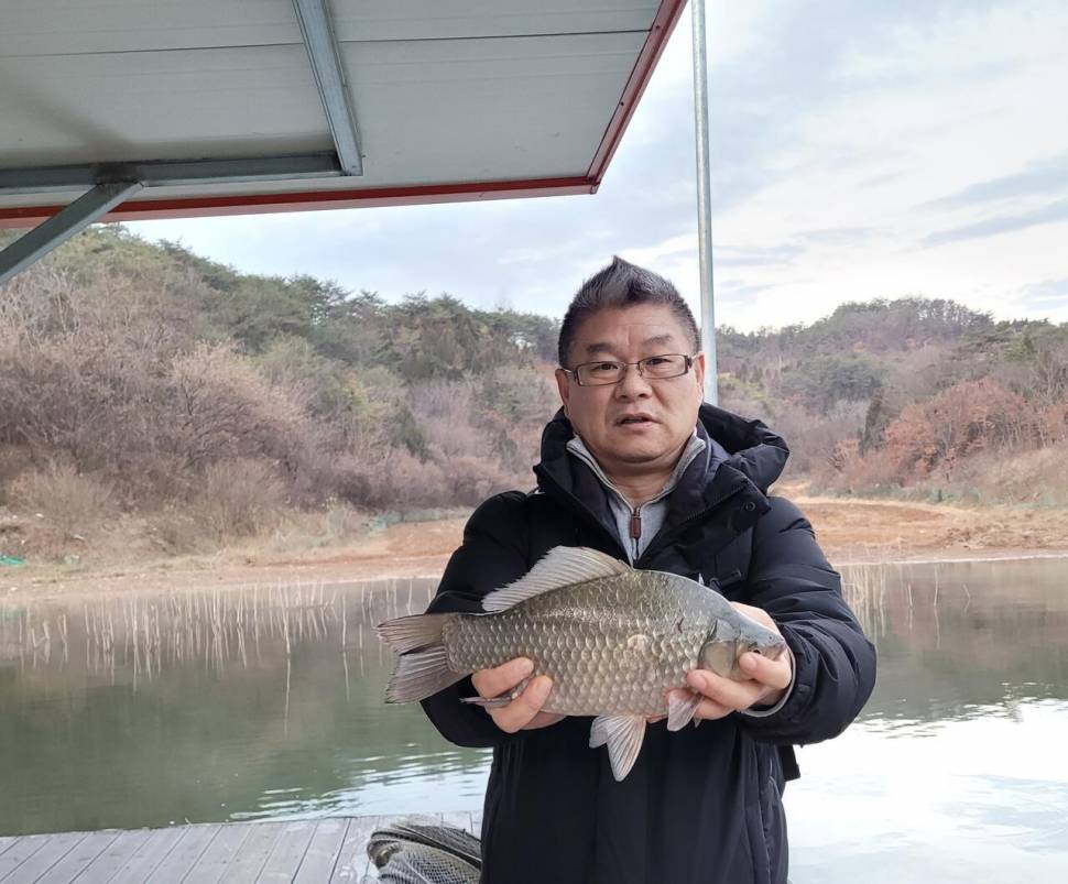 청풍실리곡낚시터 허리급조황입니다 (조황조행기 - 충주호조황속보)