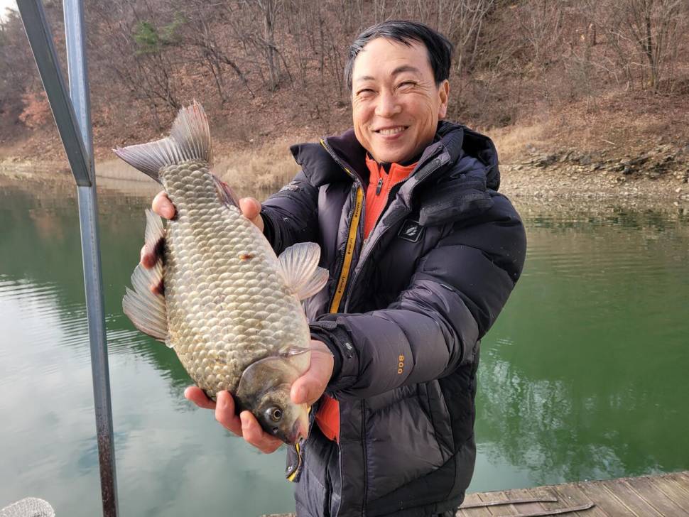 청풍실리곡낚시터 4짜외 허리급 조황입니다 (조황조행기 - 충주호조황속보)
