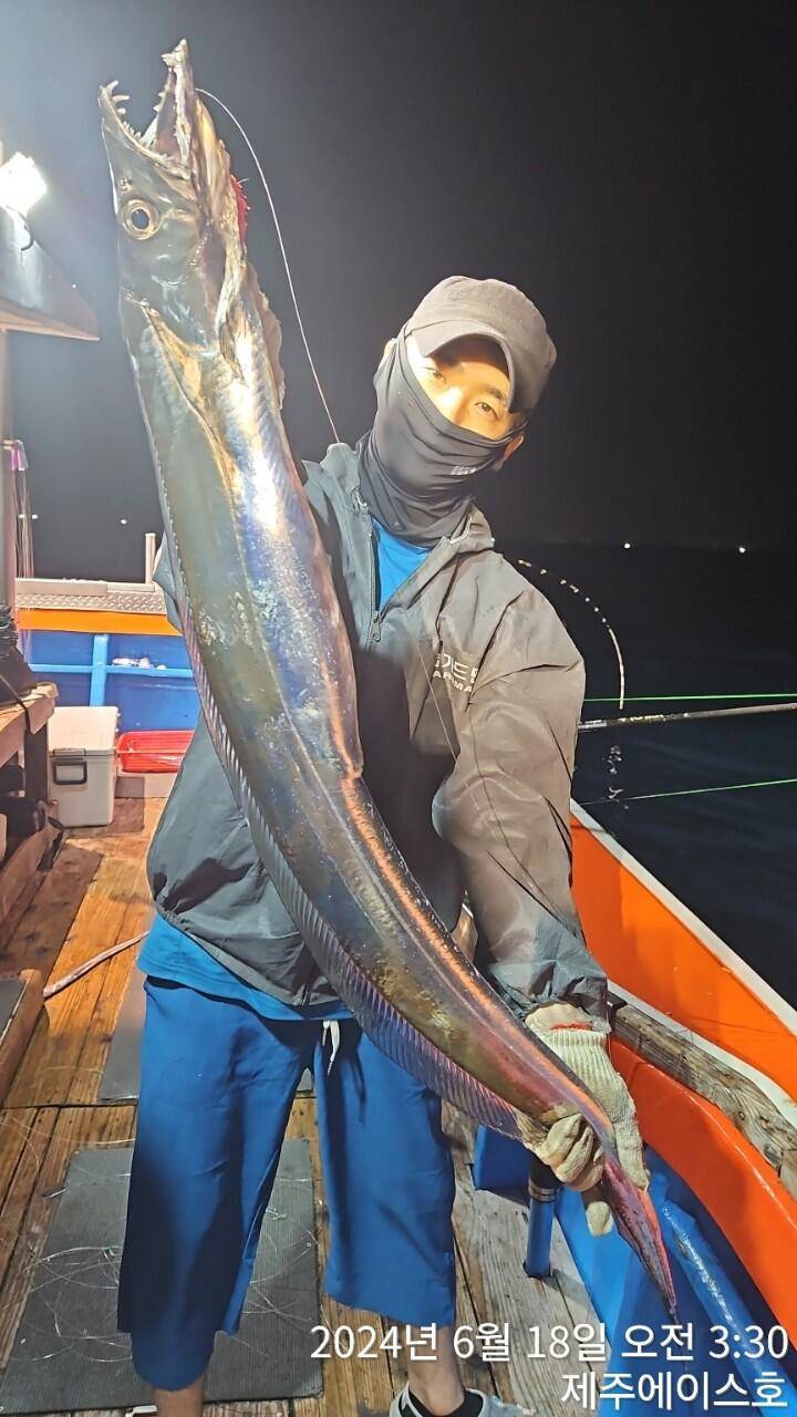 제주에이스호17일갈치 한치 조황입니다문의010 3548 3472010 3860 3472 (조황조행기 - 바다선상조황)