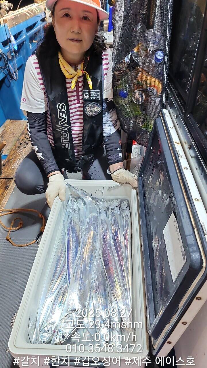 제주에이스호8월26일제주갈치조황입니다010 35483472010 3860 3472977톤22인승12석운전좌석봉돌투등기장착 청결은보장 (조황조행기 - 바다선상조황)