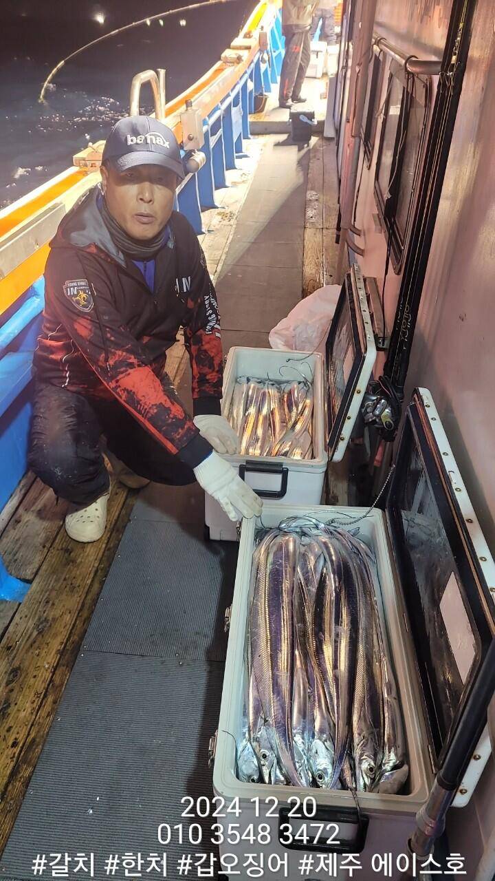 제주에이스호19일대갈치조황입니다문의 010 3548 3472010 3860 3472전좌석봉돌투승기장착977톤22인승12석운영합니다 (조황조행기 - 바다선상조황)