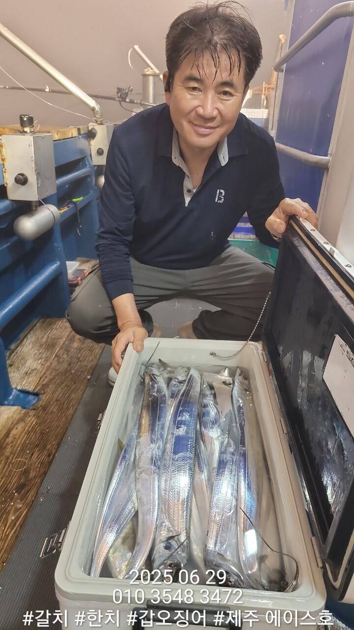 제주에이스호6월28일갈치조황입니다010 35483472010 3860 3472977톤22인승12석운영 봉돌투승기장착 (조황조행기 - 바다선상조황)