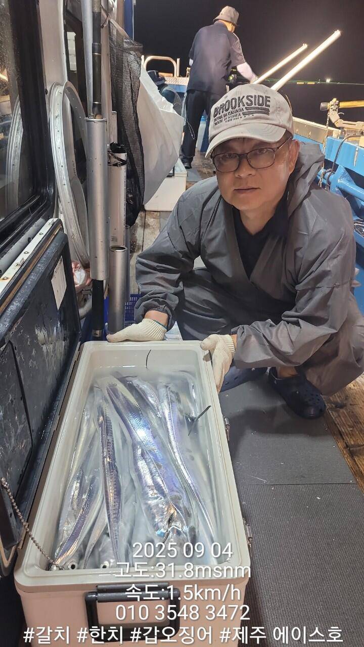 제주에이스호9월3일제주갈치조황입니다010 35483472010 3860 3472977톤22인승12석운전좌석봉돌투등기장착 청결은보장 (조황조행기 - 바다선상조황)