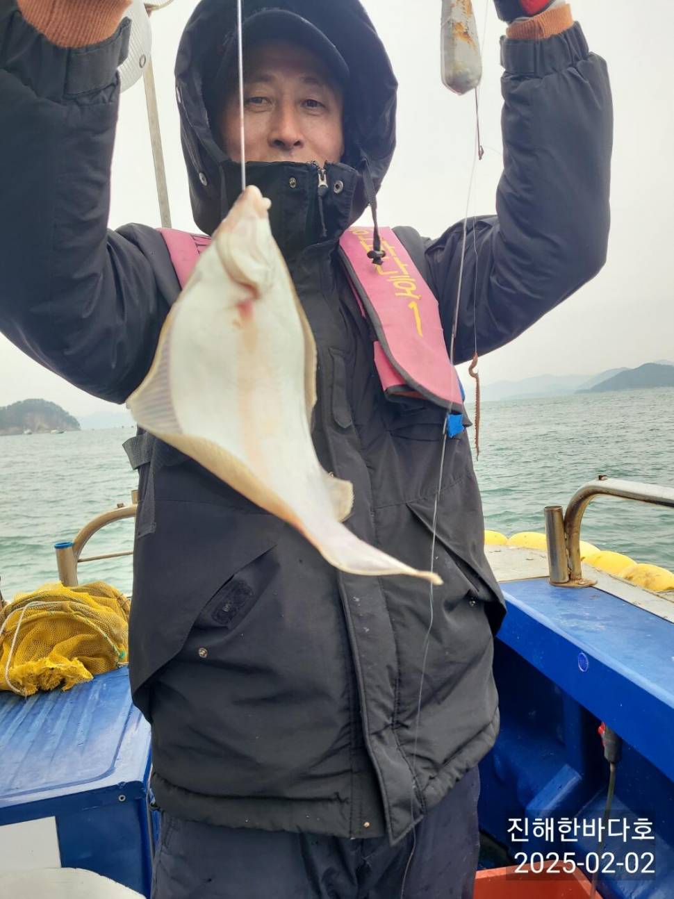 진해한바다호오늘도 통통한 도다리의 후둑후둑 짜릿한 손맛보시며 즐겁게 열낚 하고왔습니다 0 (조황조행기 - 바다선상조황)