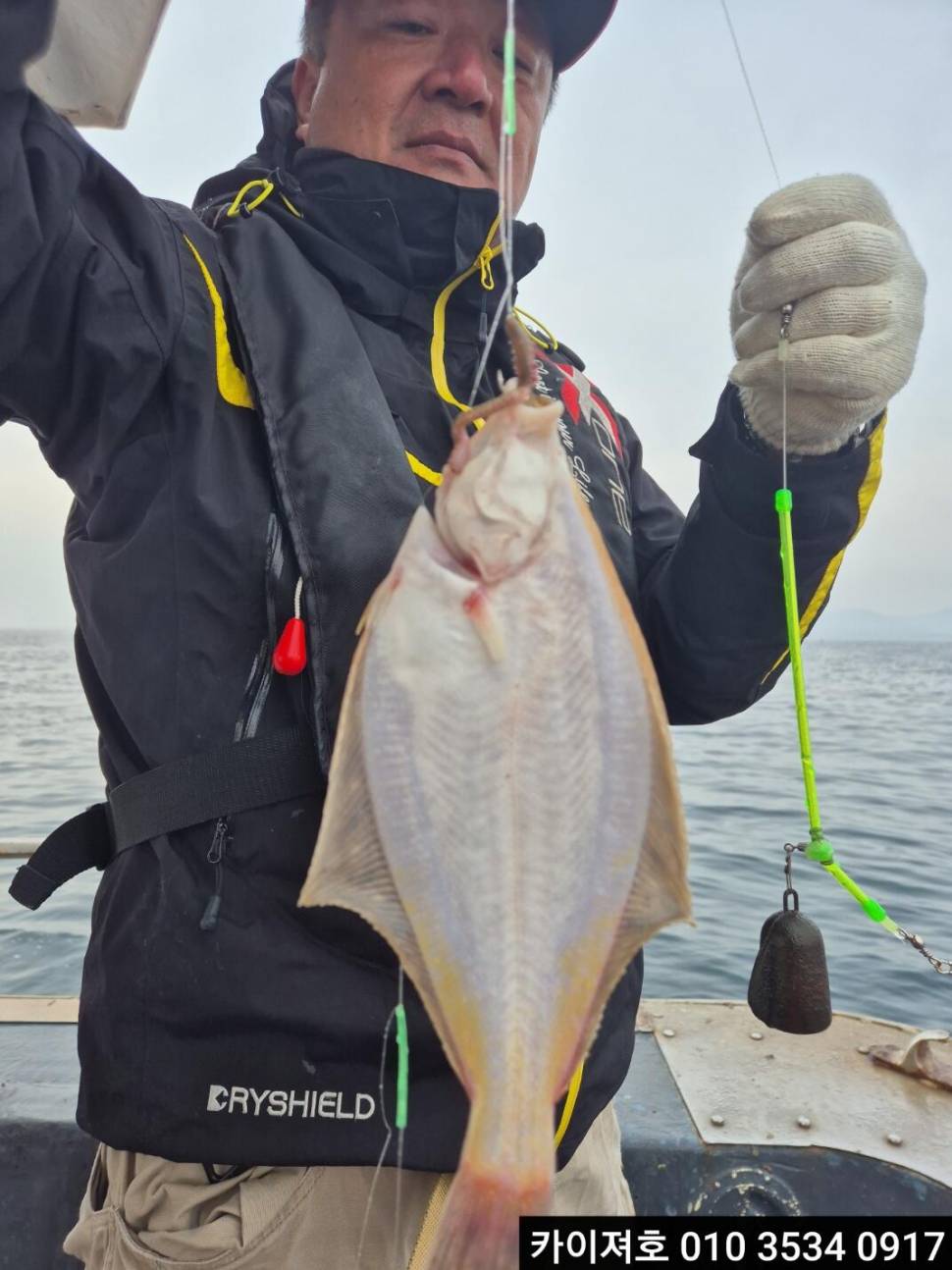 안녕하세요 카이져호 입니다 어제 내려졌든 풍랑주의보는 오늘 오전07시로 말끔히 해제가 되었구요 바람 조금 파도 조금 있으며 맑은 하늘 표정 입니다 내일 부터는 따뜻하고 좋은 날씨가 쭉 이어지겠어요 도다리참가자미 낚시 하시기도 너무 좋을듯 합니다 절데로 꽝치는 일은 없으니까요 시간 나시는 분들은 편안하게 문의전화 주세요 수요일 여유자리 많아요 ♥ (조황조행기 - 바다선상조황)
