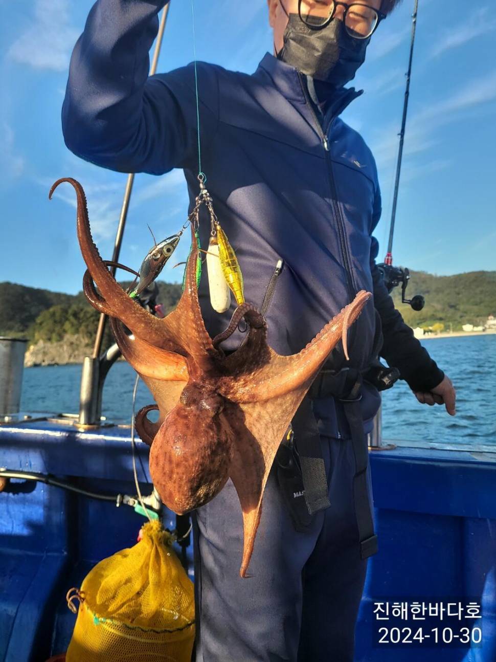 진해문어낚시 굵직굵직 씨알좋은 돌문어 쭉 뜯어올려주시며 찐한 손맛보고왔습니다0 (조황조행기 - 바다선상조황)
