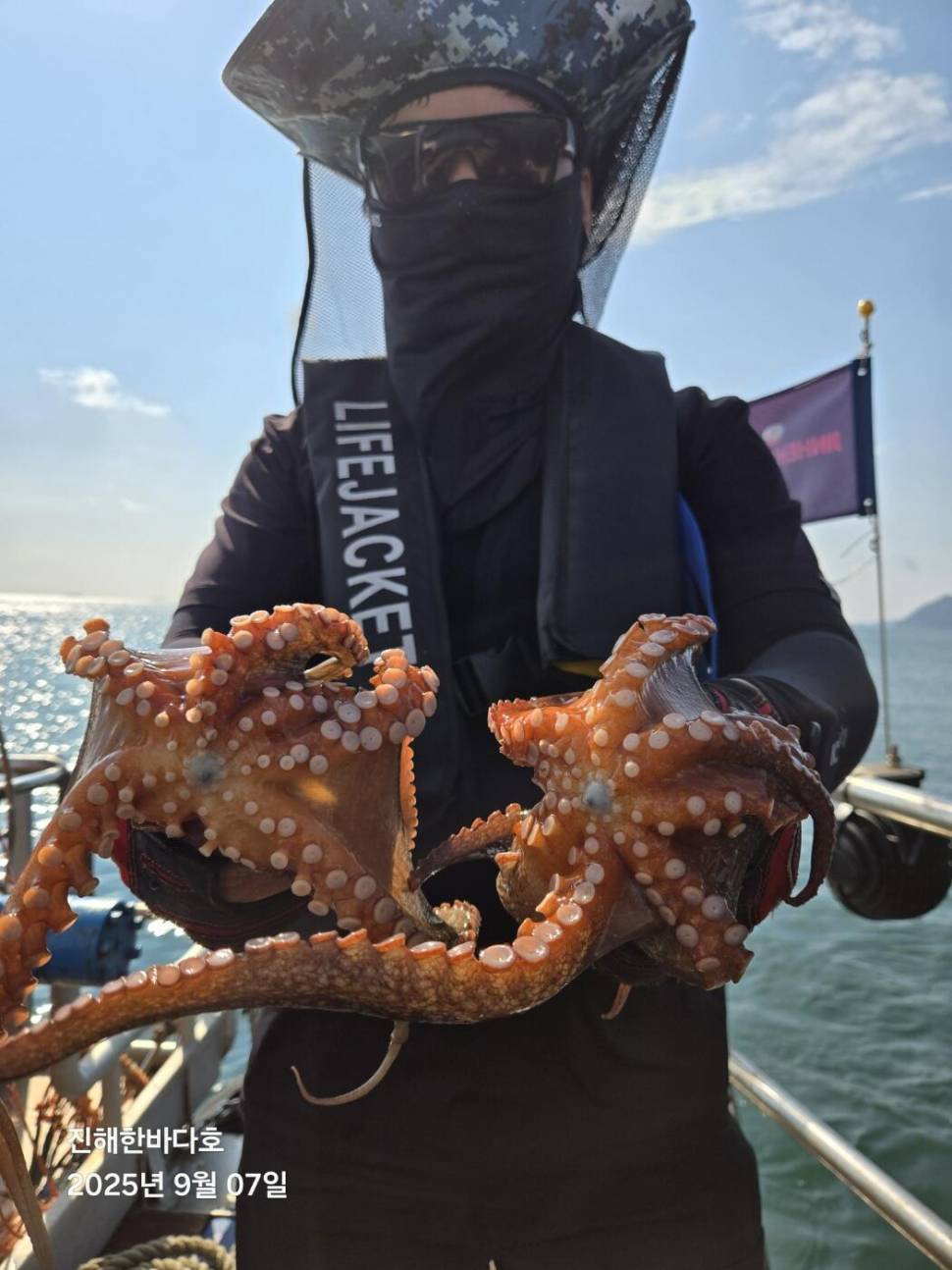 묵직하게 올라오는 굵직굵직 돌문어 찐한 손맛보시며 열낚 내일도 달립니다0 (조황조행기 - 바다선상조황)