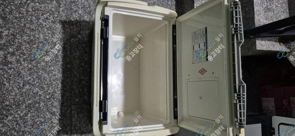 캠핑용 차량 내장고 행관 아이스박스 팝니다 (중고장터 - 비낚시용품)