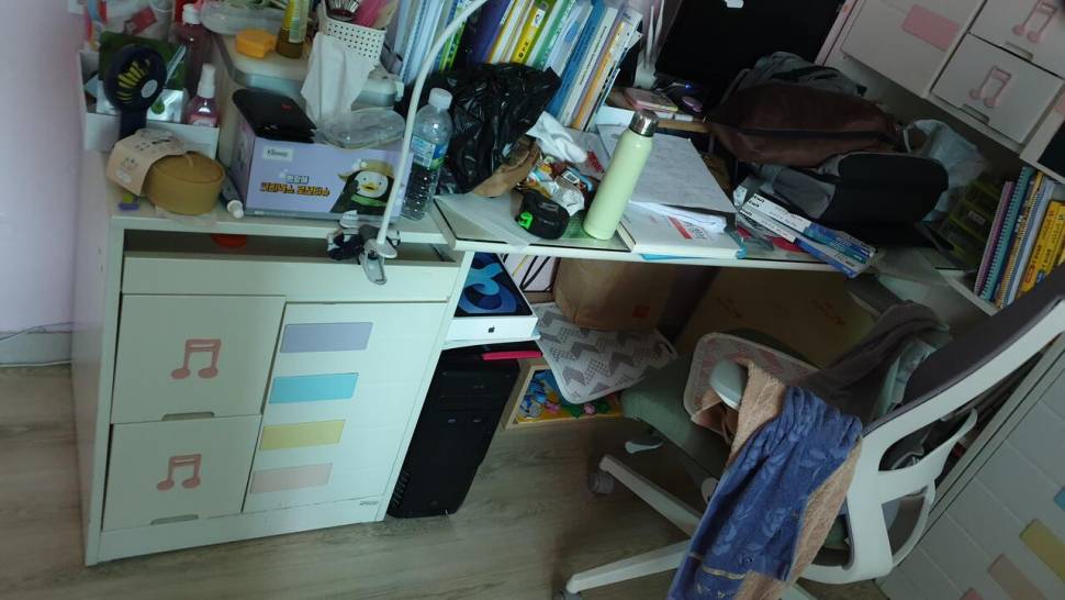 무료나눔 유치원중고등 사용가능한 책상책장옷장 세트 (중고장터 - 비낚시용품)