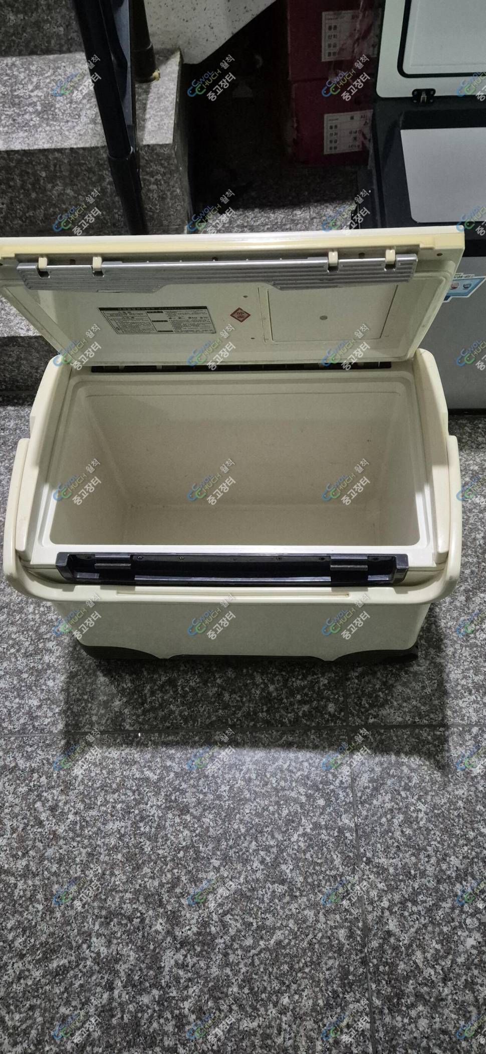 캠핑용 차량 내장고 행관 아이스박스 팝니다 (중고장터 - 비낚시용품)