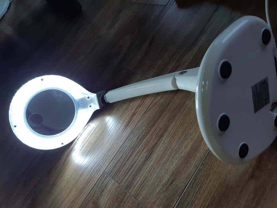 돋보기 겸 LED 램프입니다 (사용기강좌 - 사용기)
